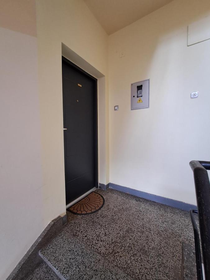 Yulia Apartment *