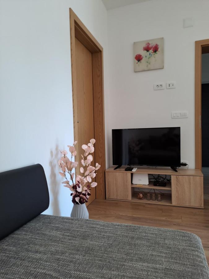 Yulia Apartment *