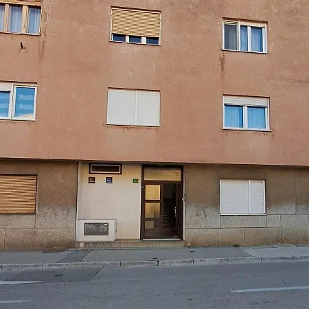 Yulia Apartman Pula Exterior photo